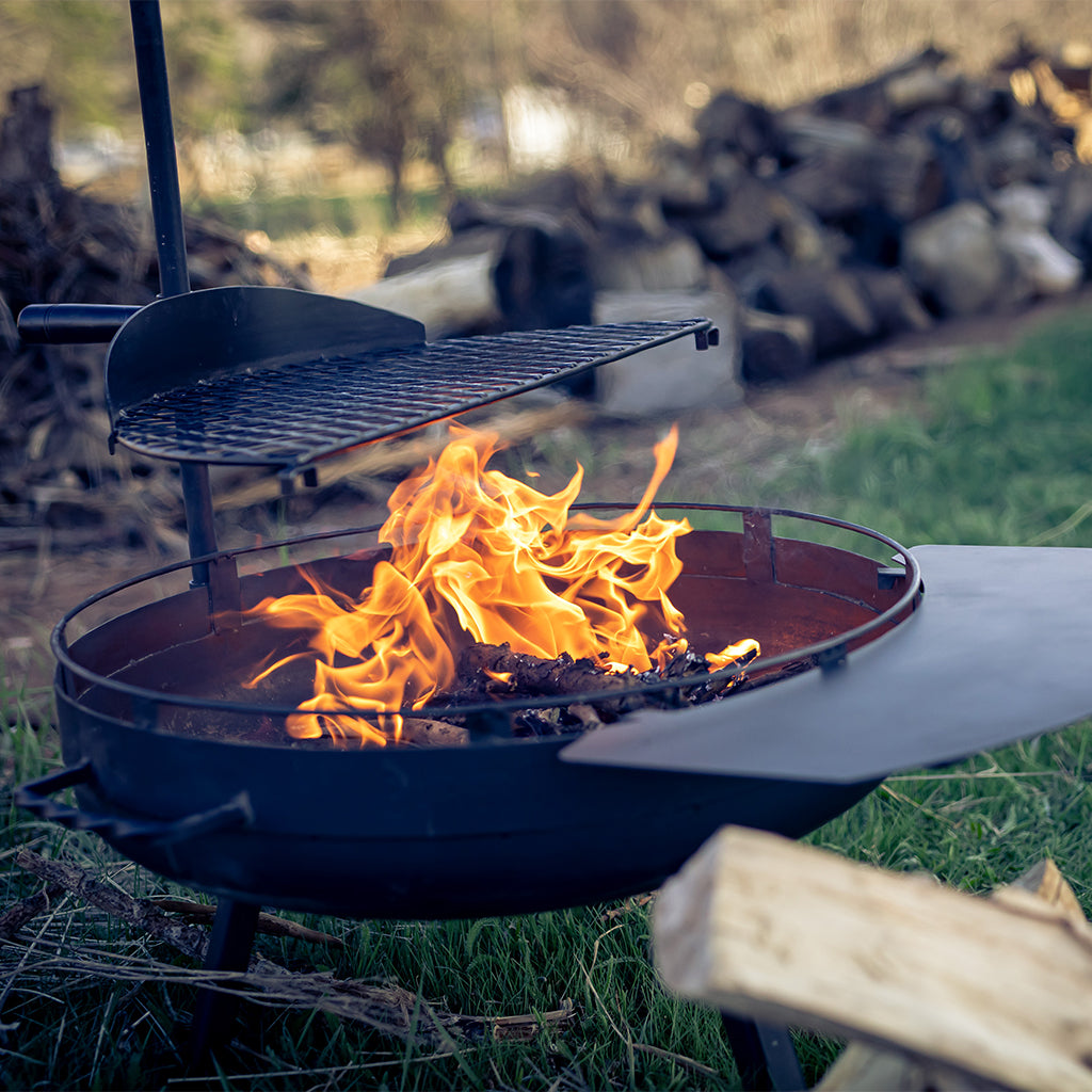 Barebones Cowboy Fire Pit Grill - 58cm / 23"