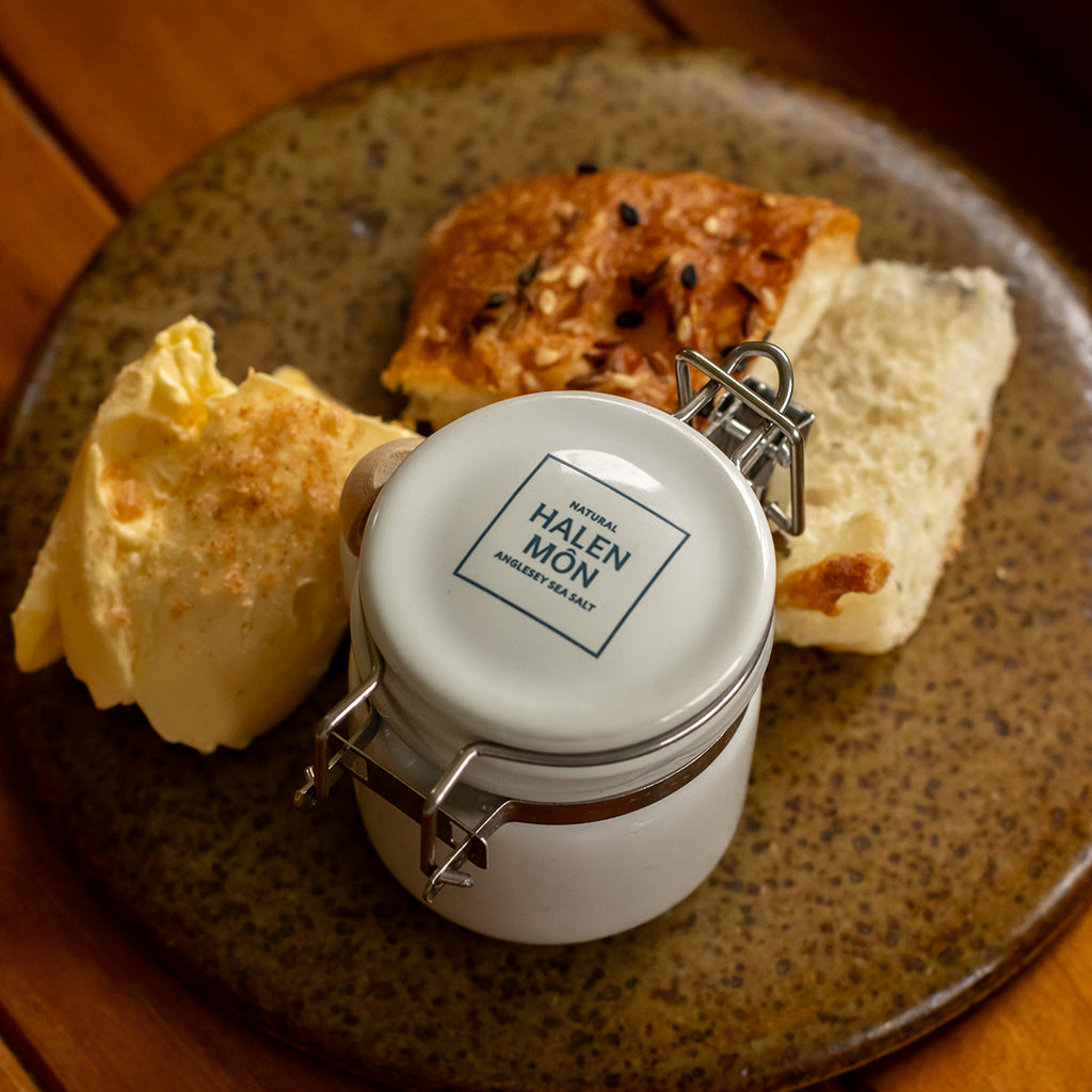 Halen Mon - Pure Sea Salt With Roasted Garlic in Clamp Top Jar 15g
