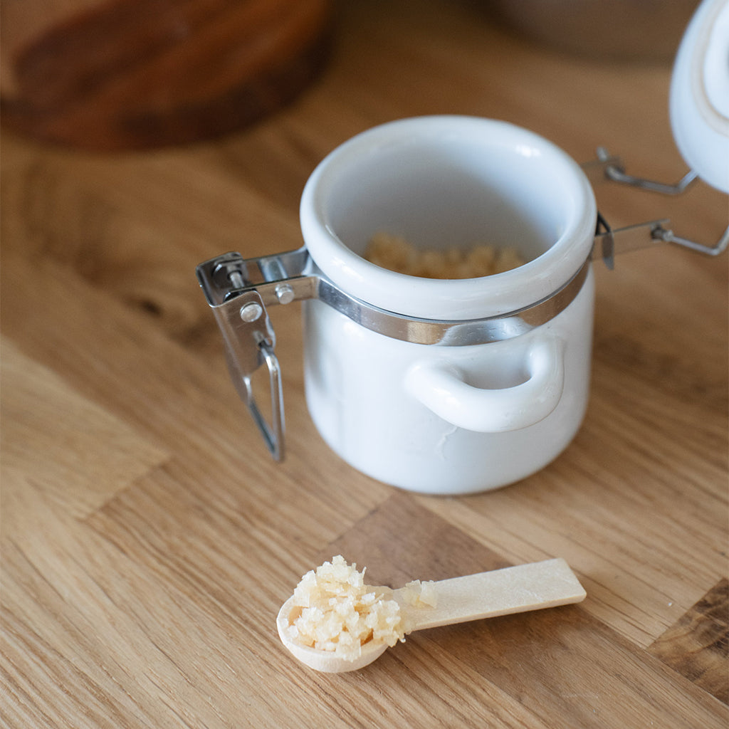 Halen Mon - Pure Sea Salt With Roasted Garlic in Clamp Top Jar 15g