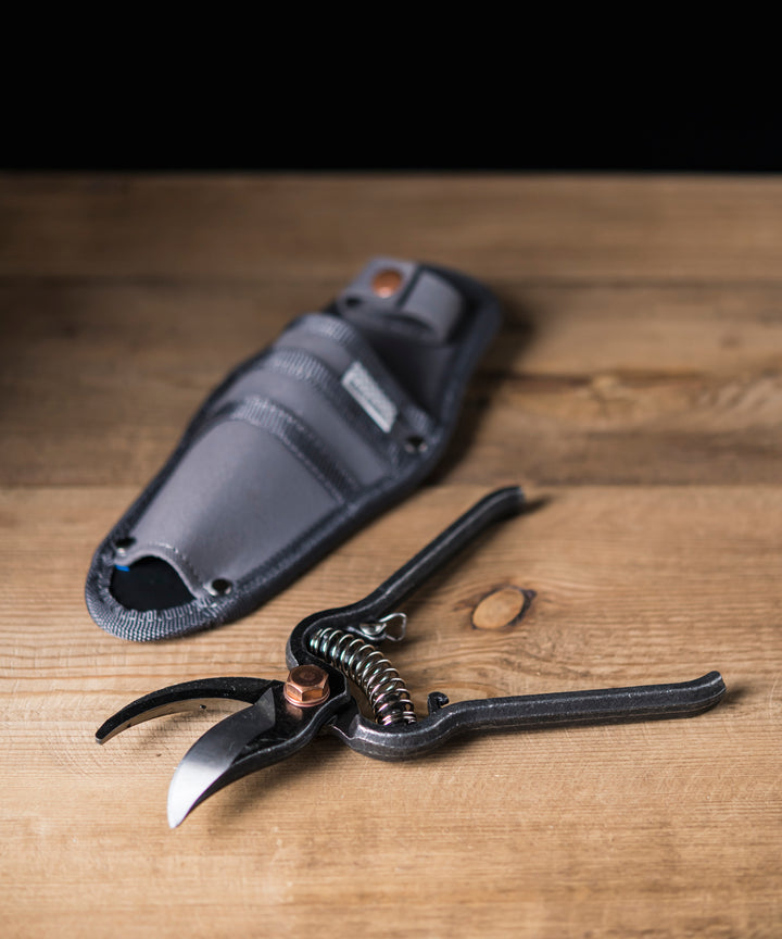 Barebones Metal Pruner with Sheath