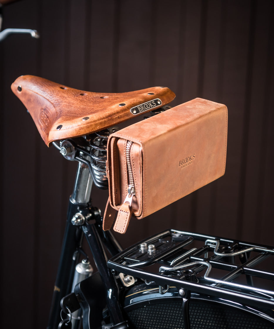 アクセサリー Brooks D-Shaped Tool Bag Brown Brooks D-Shaped Tool Bag - Dark Tan – Blackwell & Sons